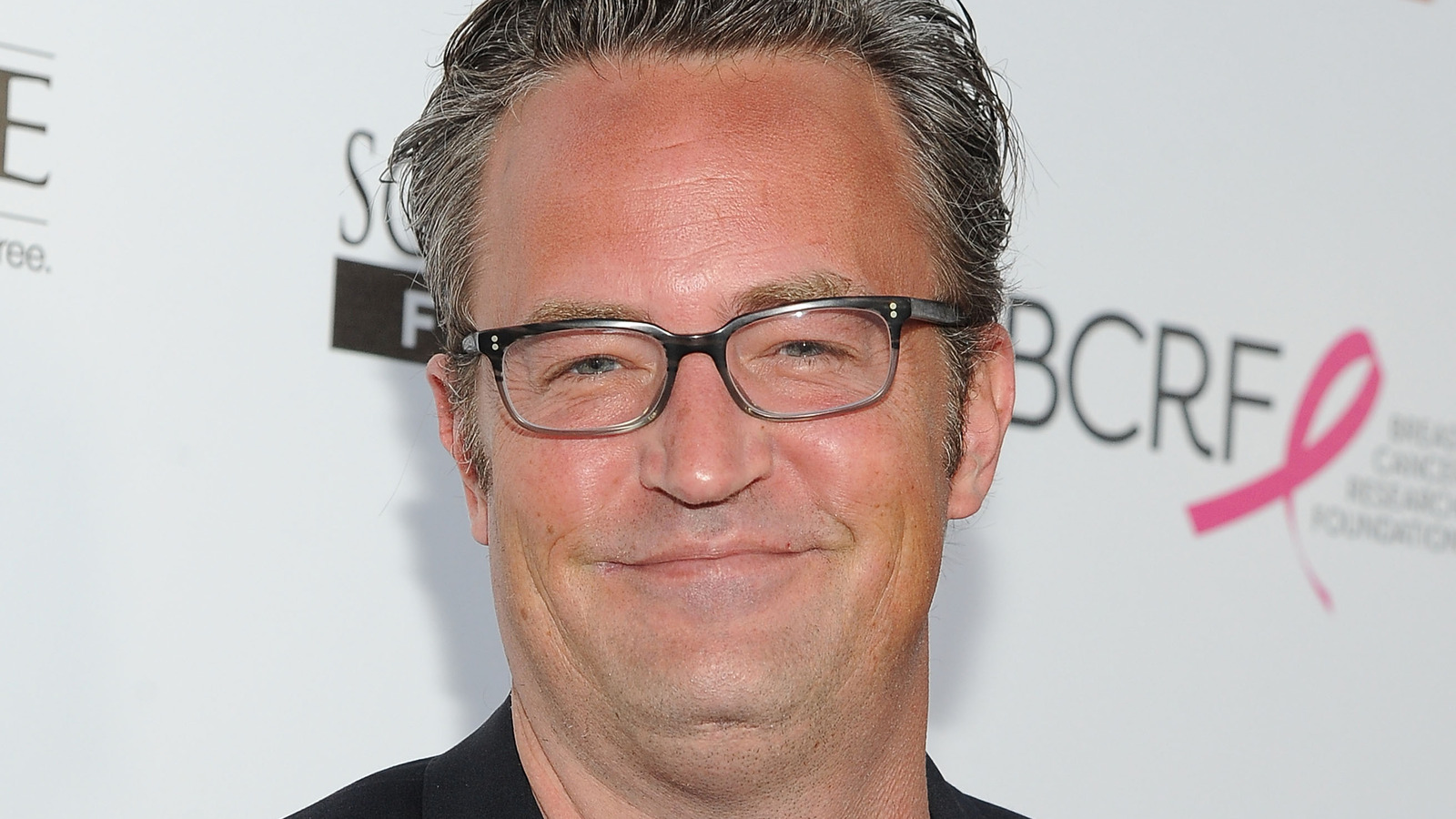 New Yorkers are flocking to the 'Friends' apartment to mourn the death of  Matthew Perry