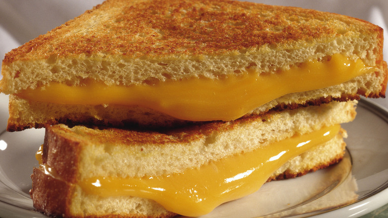 https://www.mashed.com/img/gallery/mcalisters-secret-menu-items-you-need-to-try/the-big-cheese-1685468078.jpg