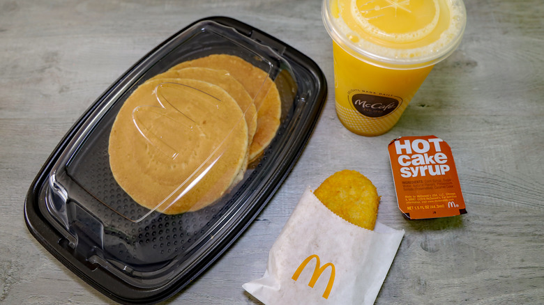 hotcakes and other breakfast food