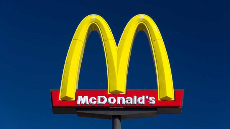 McDonald's logo restaurant sign