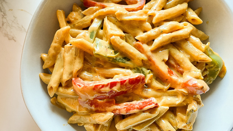 Creamy cheesy pasta with bell peppers