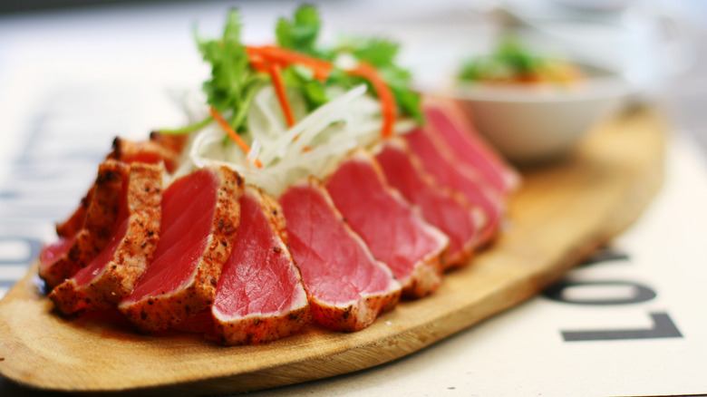 tuna tataki with salad