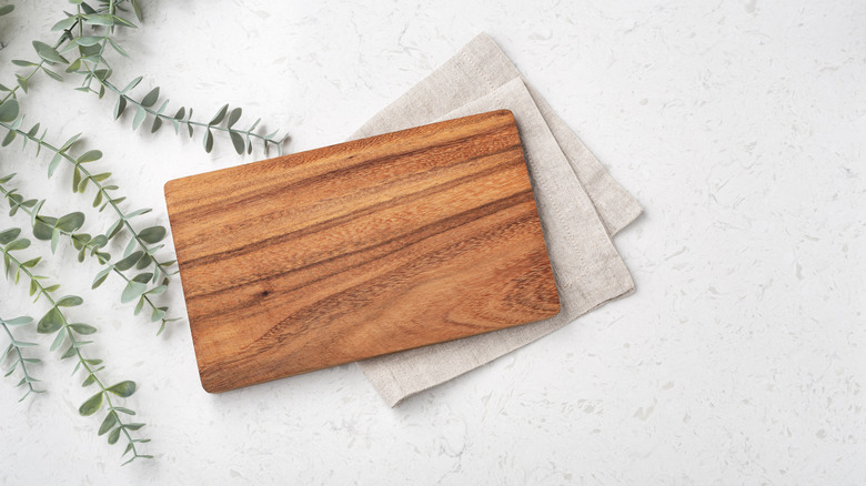 wooden cutting board 