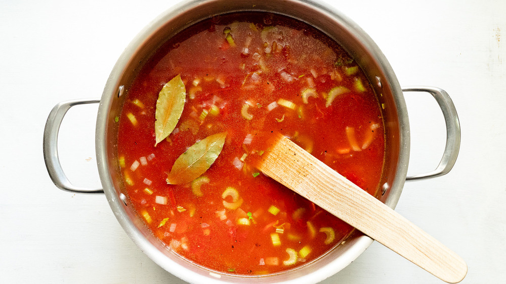 minestrone soup in pot