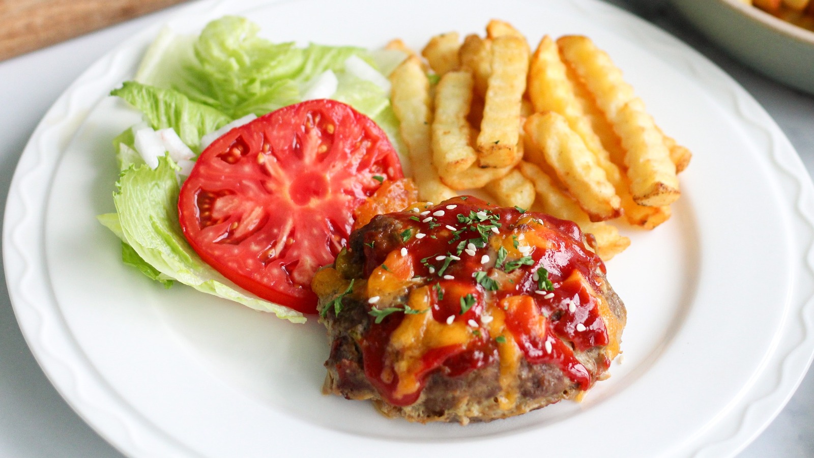 https://www.mashed.com/img/gallery/mini-cheeseburger-meatloaf-recipe/l-intro-1692193110.jpg