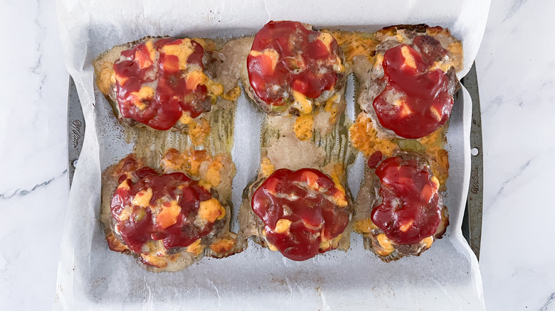 ketchup glazed mini cheeseburger meatloaves