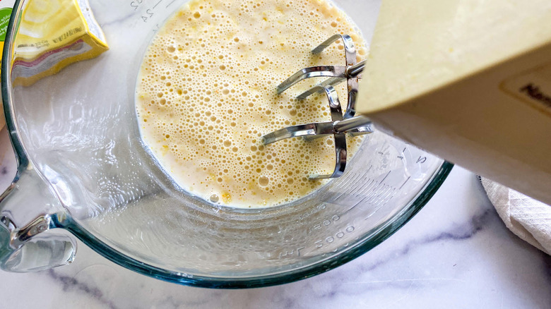 Making filling with hand mixer