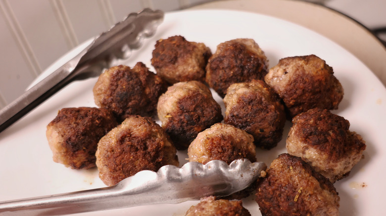 plate of meatballs