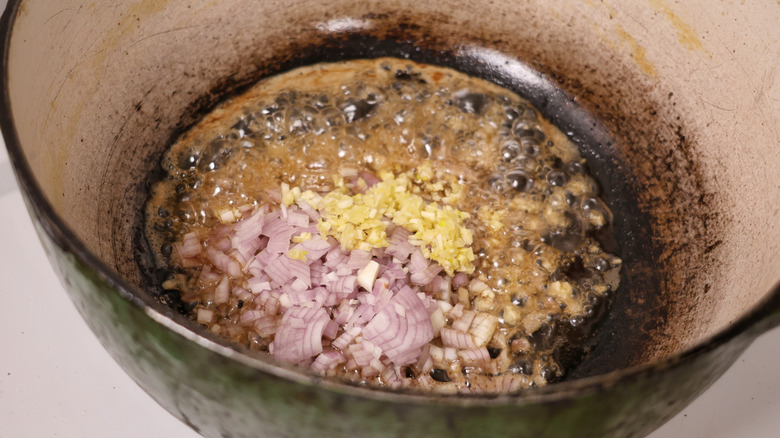 garlic and shallot cooking