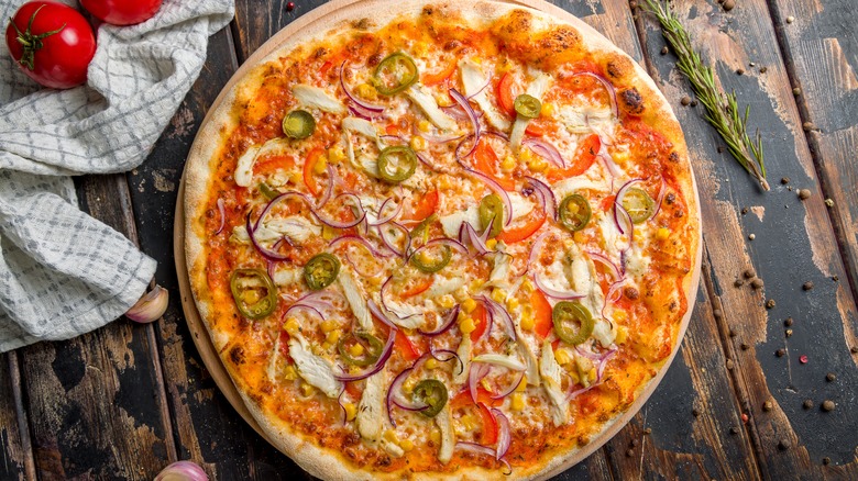 jalapeño and chicken pizza