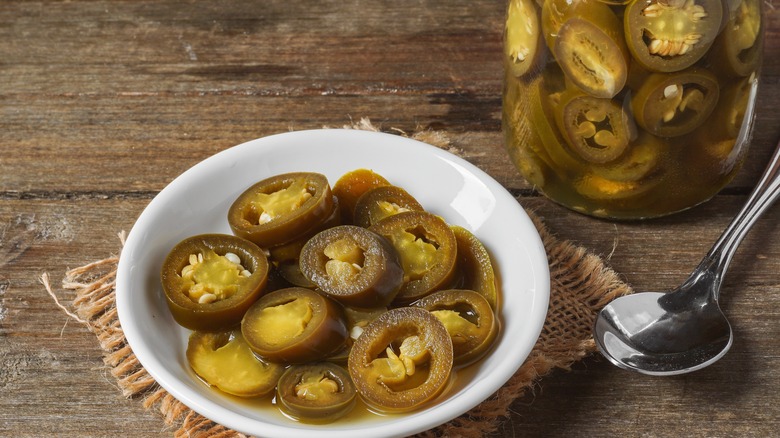 pickled jalapeño slices