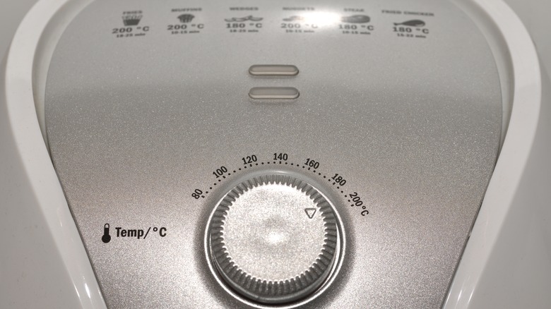 Air fryer cooking dial