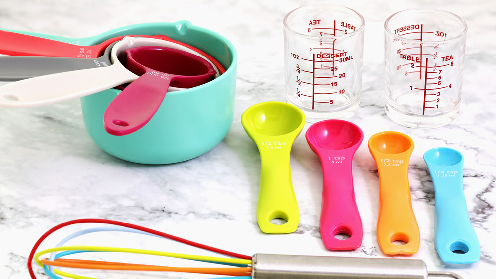 measuring cups