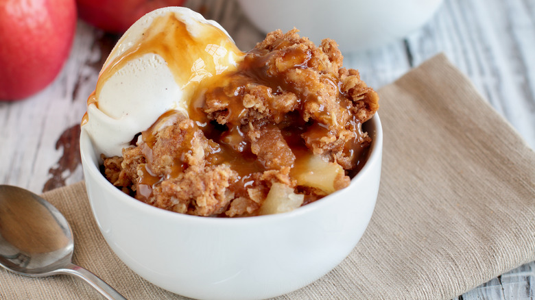 apple crisp and ice cream