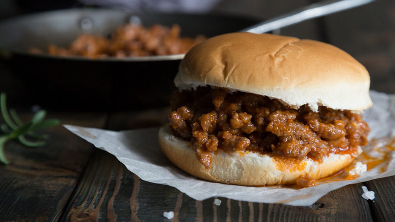 Sloppy joe in bun