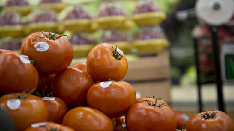 grocery store tomatoes