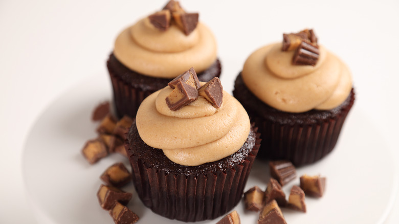 peanut butter chocolate cupcakes