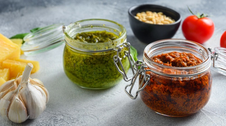 jars of green and red pestos