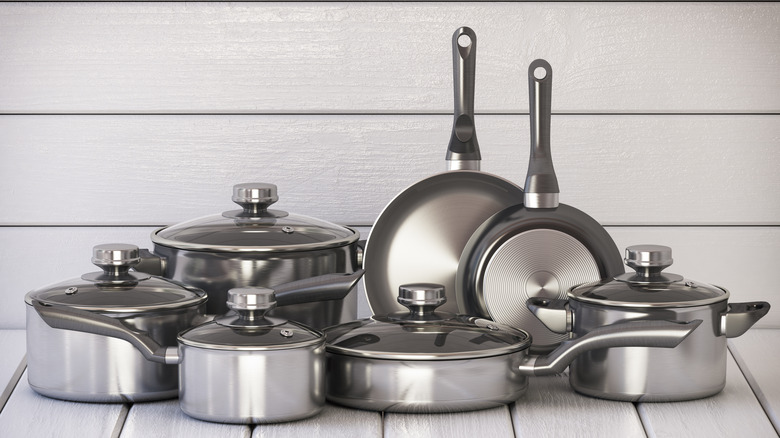 set of stainless steel pan