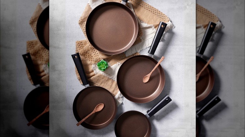 different sizes pans