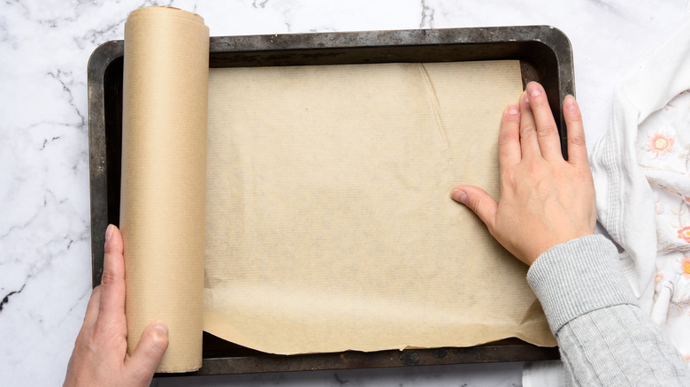 Covering pan with parchment paper