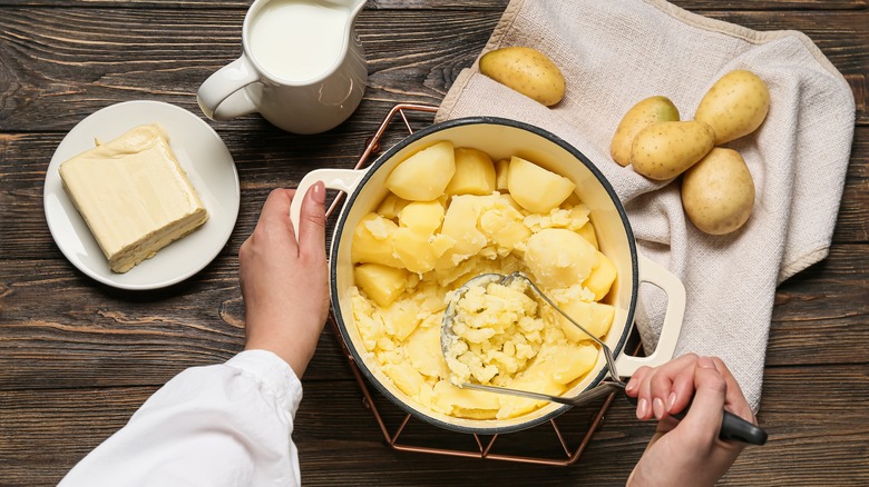 chef preparing mashed potatoes