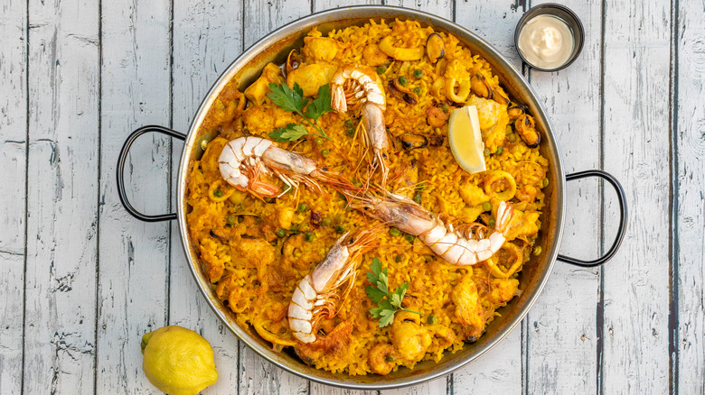 paella with chicken and prawns