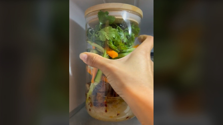 layered salad in jar