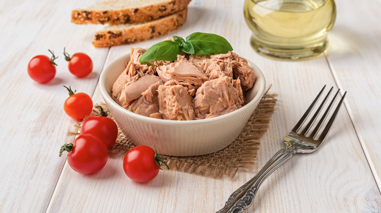 canned tuna in bowl