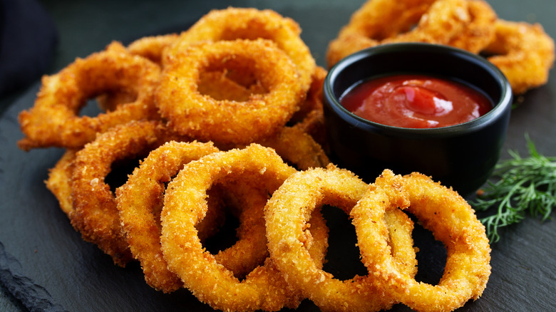 Onion rings and ketchup