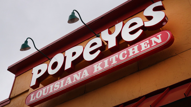 popeyes restaurant sign