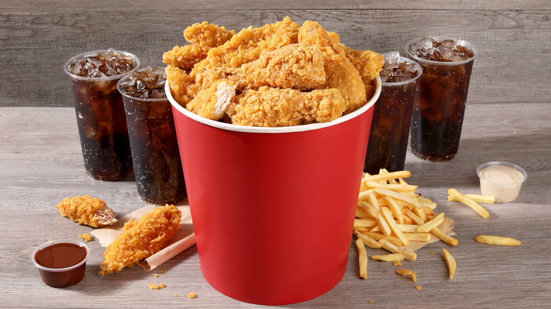 popeyes chicken bucket