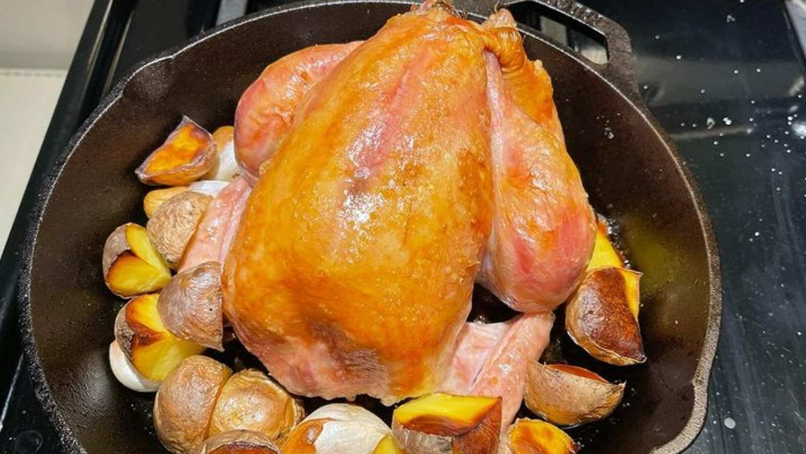 https://www.mashed.com/img/gallery/mistakes-everyone-makes-when-roasting-chicken/l-intro-1649859659.jpg