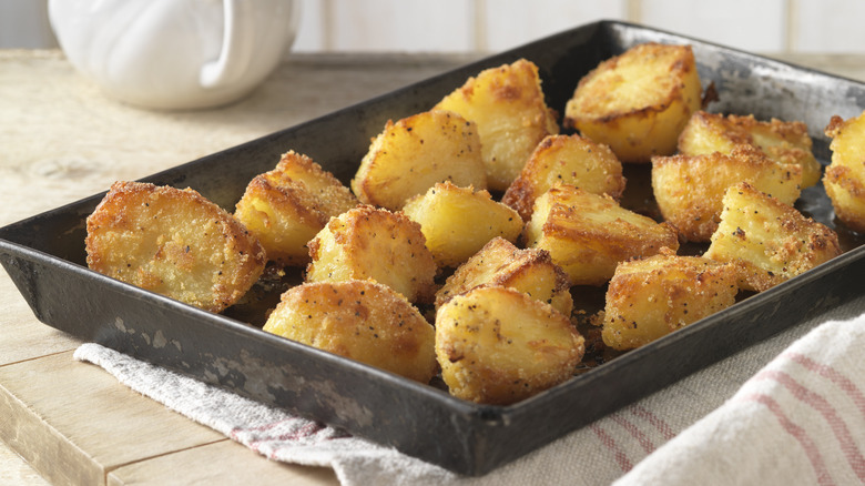 roast potatoes in pan