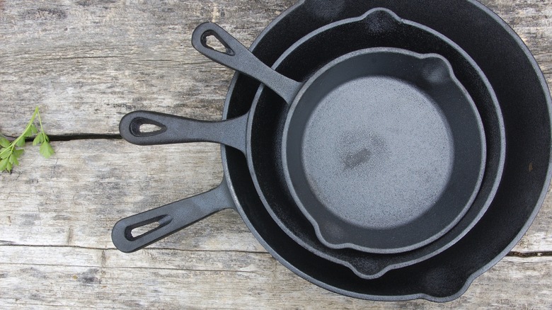 Various sizes of skillets