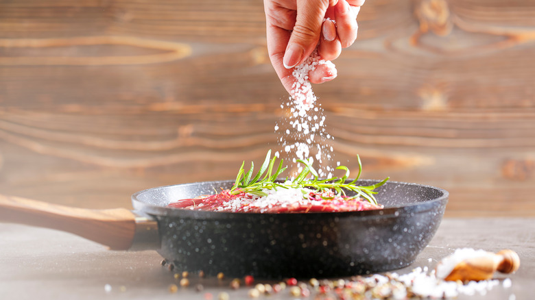 seasoning flank steak with salt