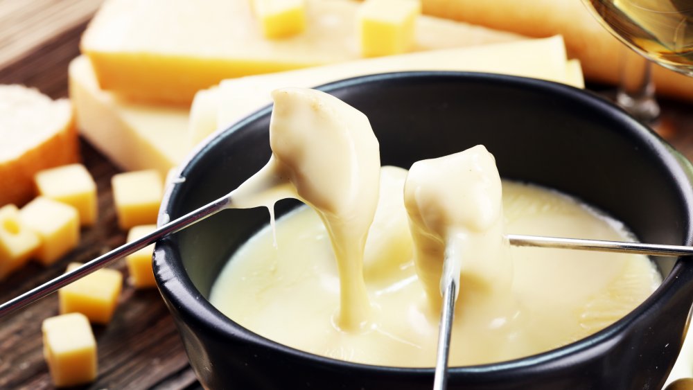 Photo of a fondue pot