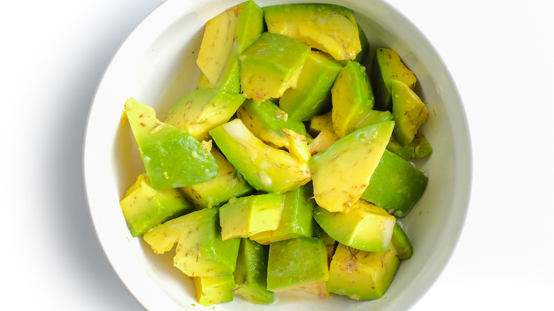 bowl of sliced avocado