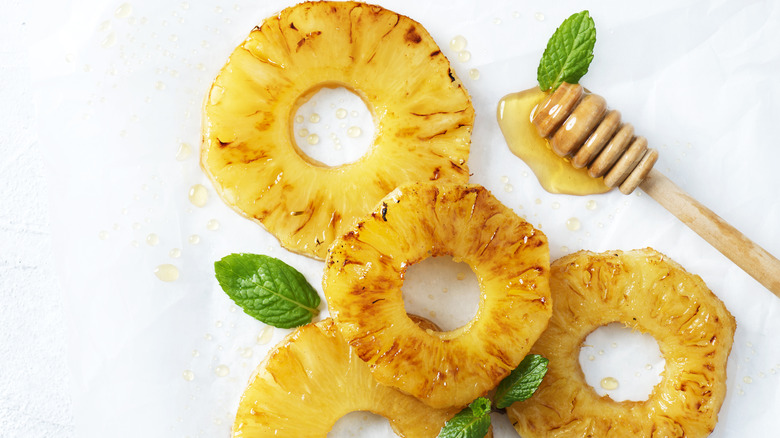 grilled pineapples with honey 