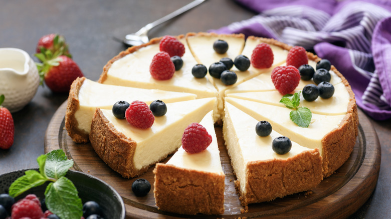 sliced cheesecake 