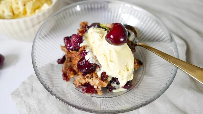 cherry dump cake