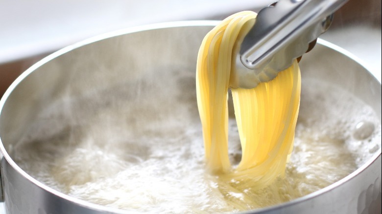 spaghetti in boiling water