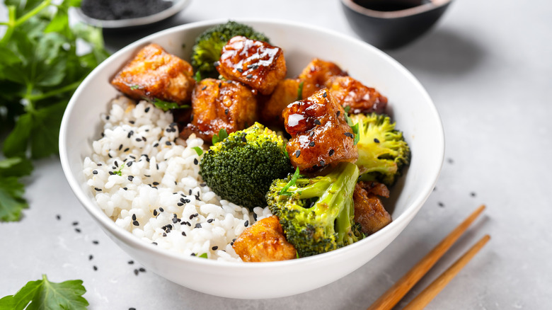 tofu, broccoli, and rice