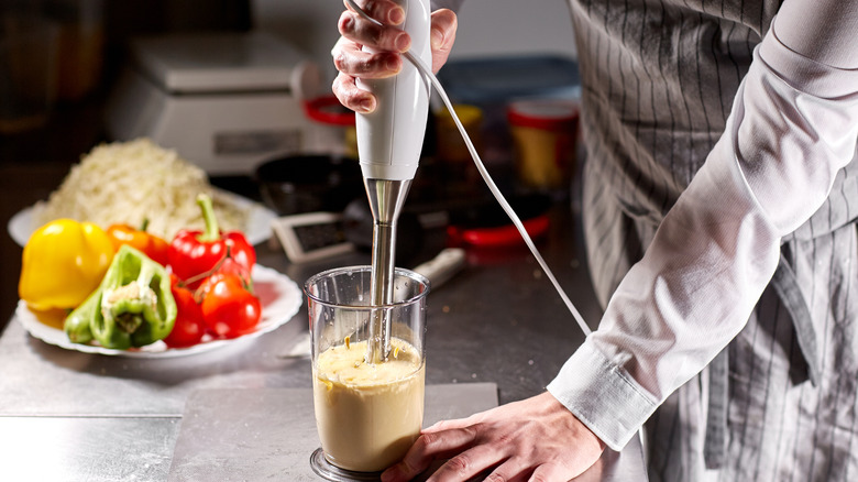 Making mayonnaise with a blender