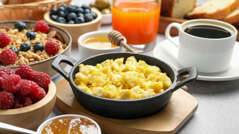 Scrambled eggs in skillet