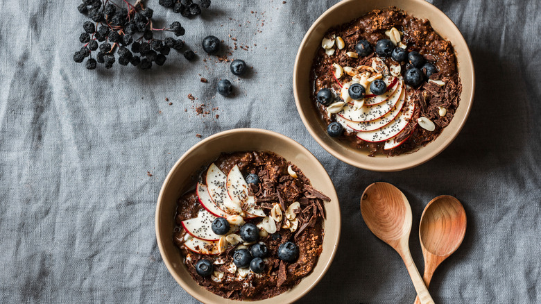 Chocolate and fruit overnight oats