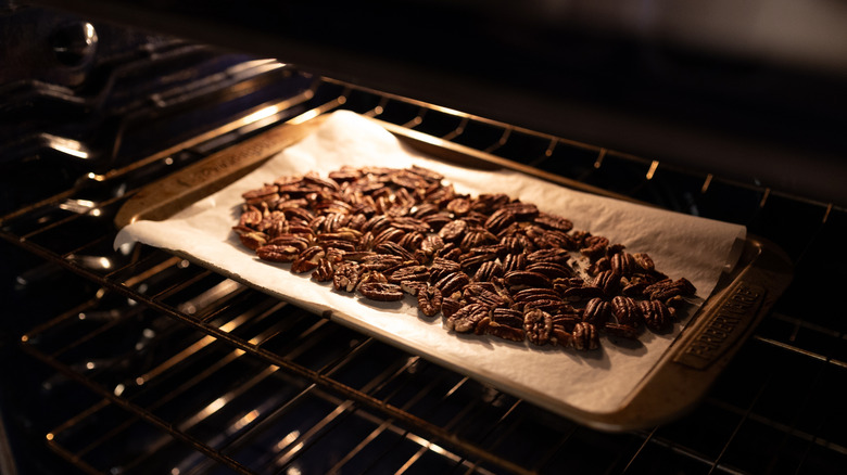 Toasting pecans in oven