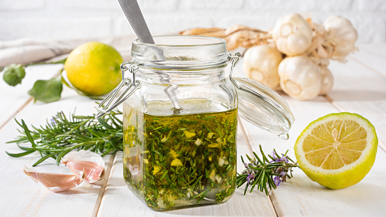 Salad dressing with herbs and garlic