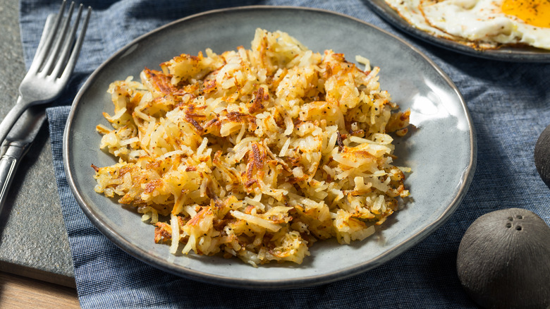 plate of hash brown potatoes