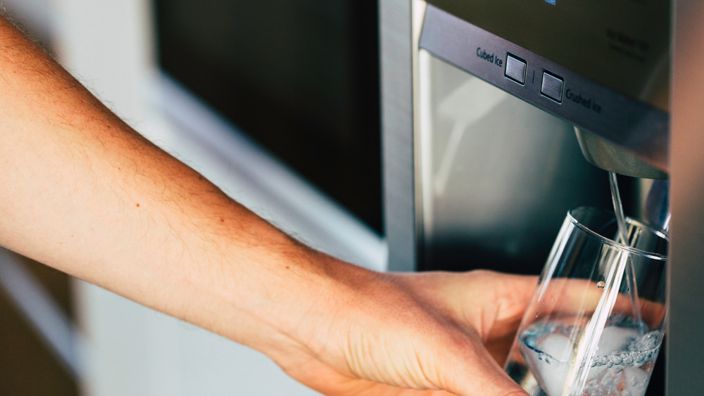 refrigerator dispensing water